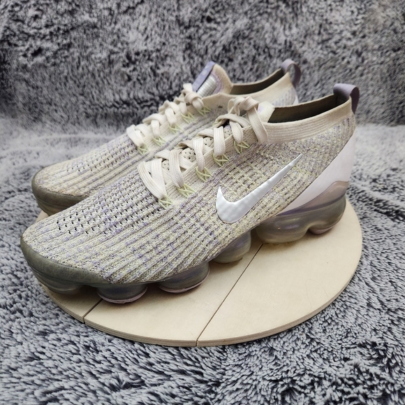 Nike Air Vapormax Flyknit 3 Women's Size 9.5 Volt White Purple Shoes AJ6910-102 - Picture 4 of 9